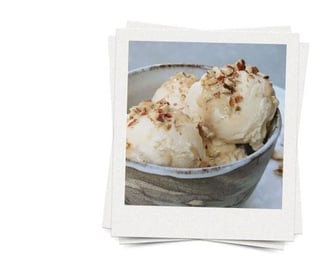 vanilla ice cream vaniljeis sukkerfri med karamellsaus